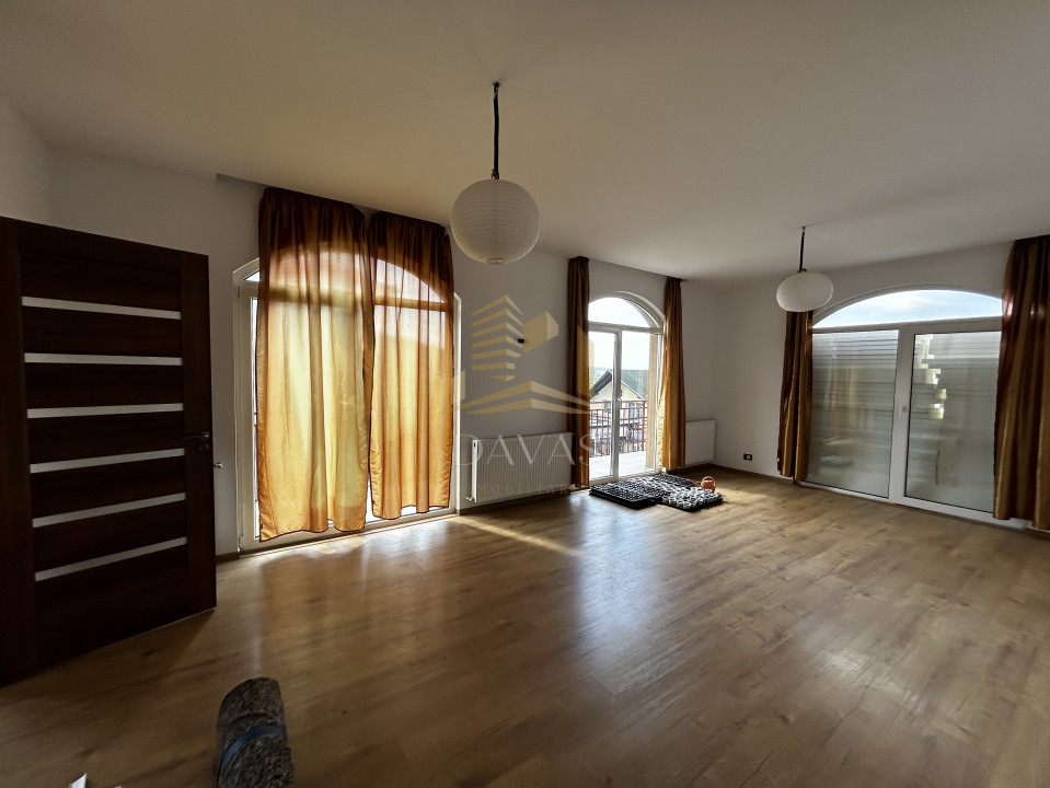 Casa de inchiriat 4 camere | Dezmir | Parcare | Terasa 