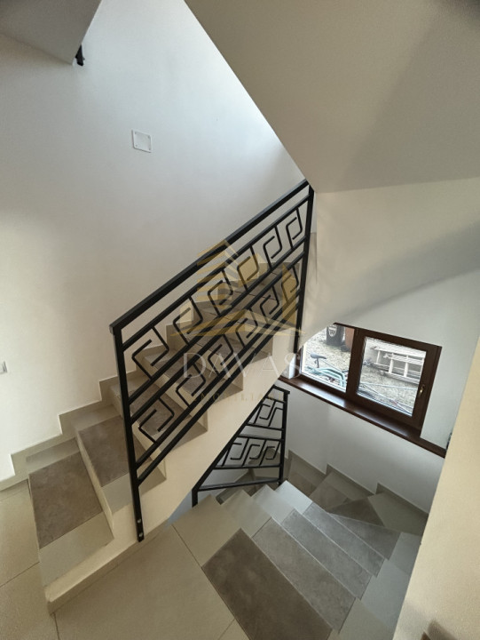 Casa tip duplex 7 camere | Dambul Rotund | 5 parcari