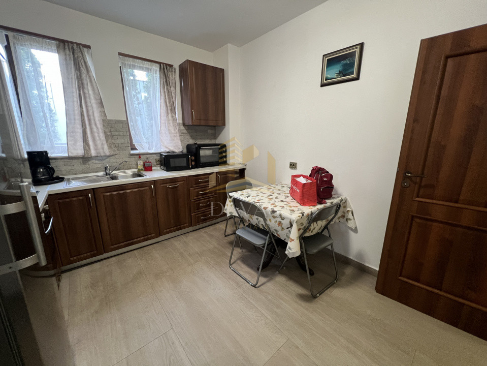 Casa cu 7 camere | Andrei Muresanu | Curte interioara
