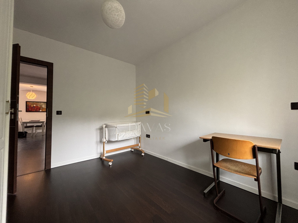 Apartament de 3 camere semidecomandat | Europa | 2 parcari