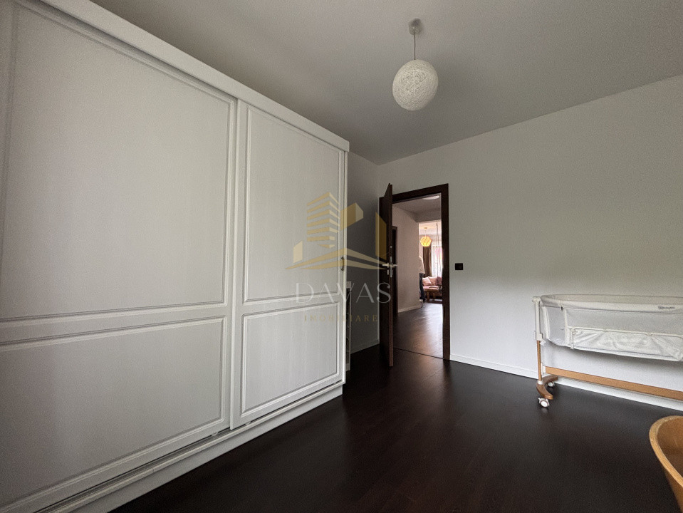 Apartament de 3 camere semidecomandat | Europa | 2 parcari