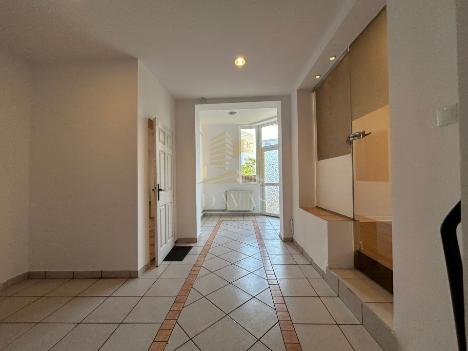 Spatiu ideal pentru birou sau locuit | Parcare | Interservisan
