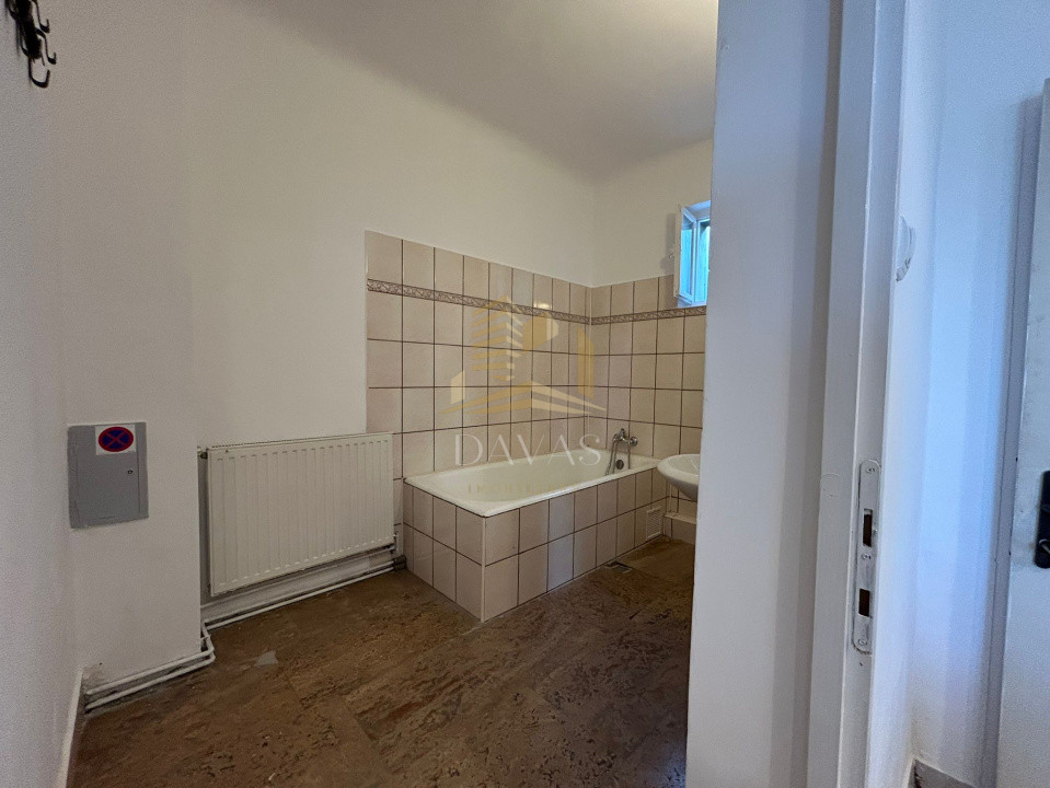 Spatiu ideal pentru birou sau locuit | Parcare | Interservisan