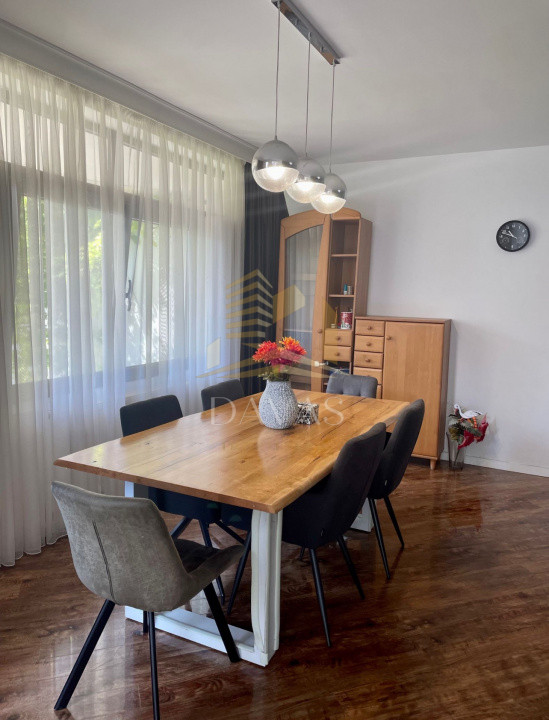 Casa tip duplex 5 camere de inchiriat | Piata 1 Mai |  Parcare
