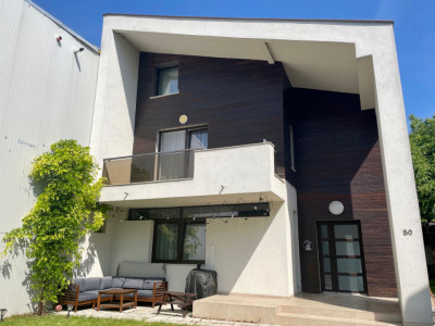 Casa tip duplex 5 camere de inchiriat | Piata 1 Mai |  Parcare