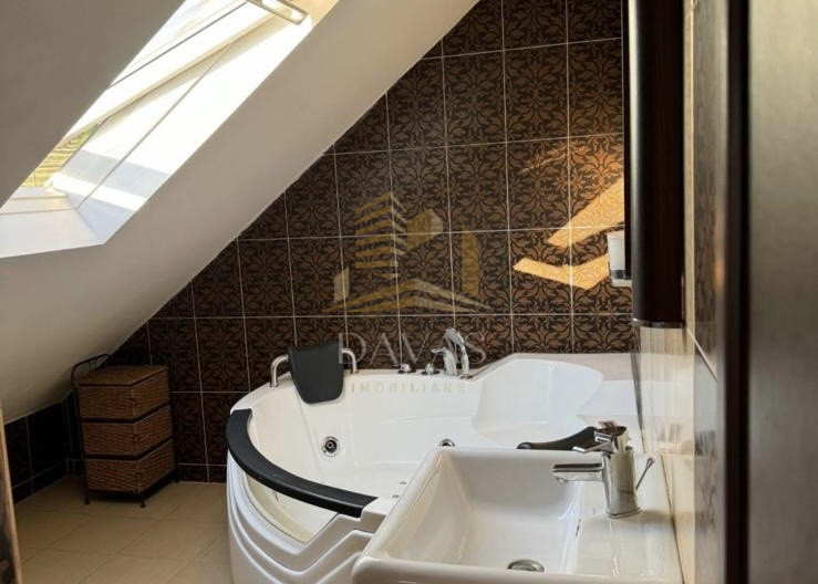 Apartament situat în vila | Valea Chintaului 