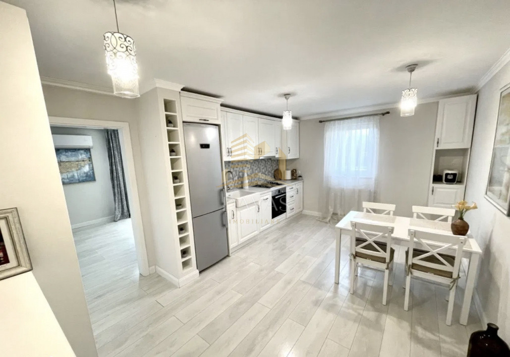 Apartament de 2 camere decomandat | Plopilor | Parcare 