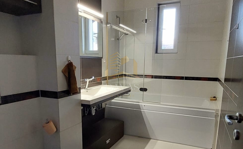 Apartament de 3 camere semidecomandat | Buna Ziua