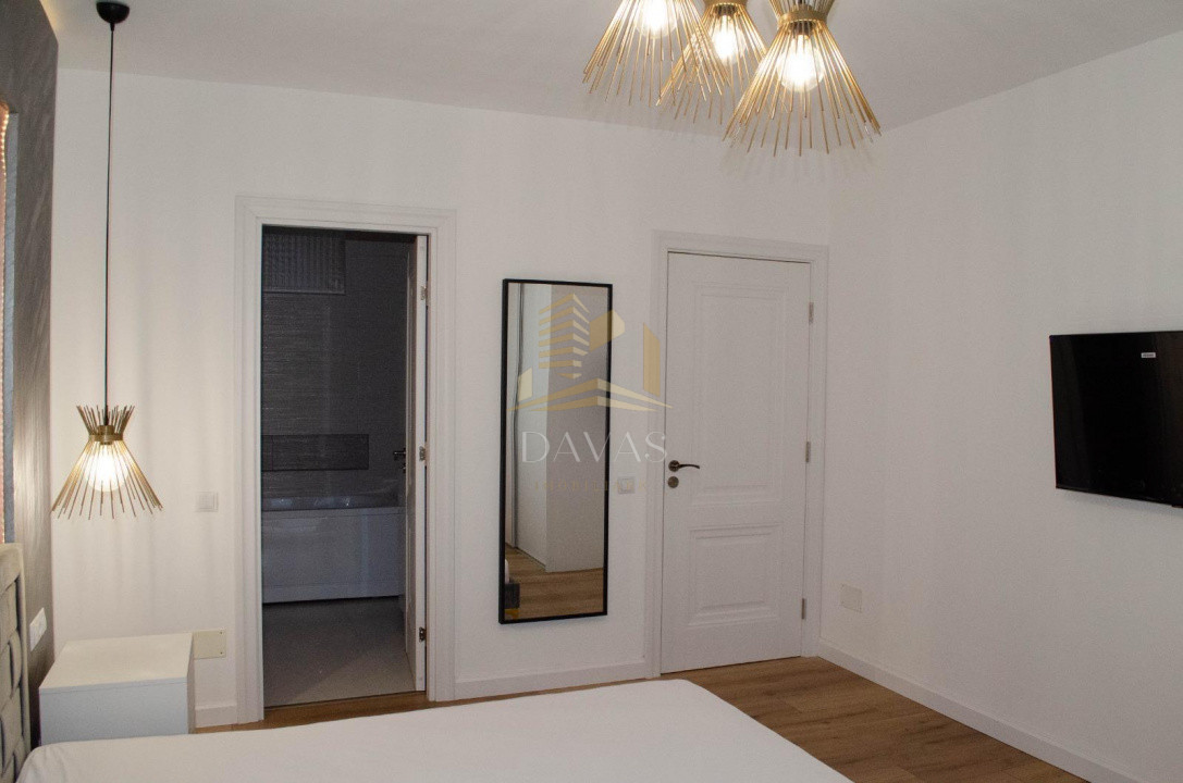 Apartament de 3 camere semidecomandat | Andrei Muresanu 