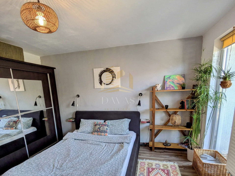 Apartament de 2 camere semidecomandat | str. Paris | Parcare