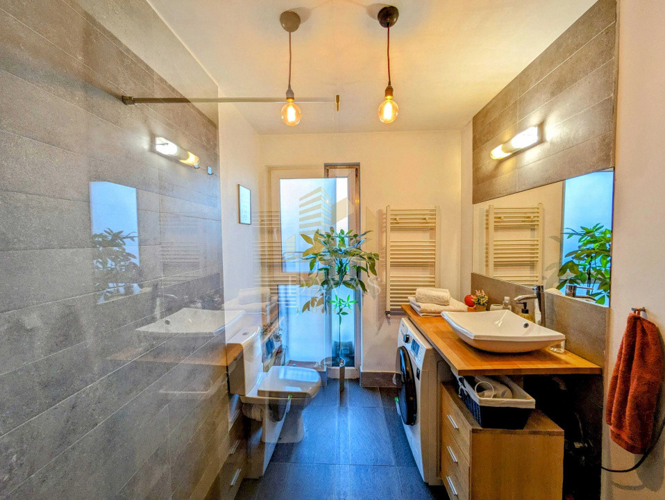 Apartament de 2 camere semidecomandat | str. Paris | Parcare