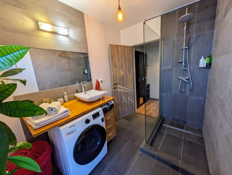 Apartament de 2 camere semidecomandat | str. Paris | Parcare