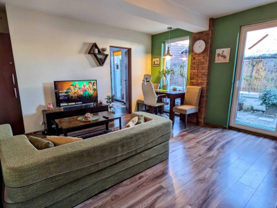 Apartament de 2 camere semidecomandat | str. Paris | Parcare