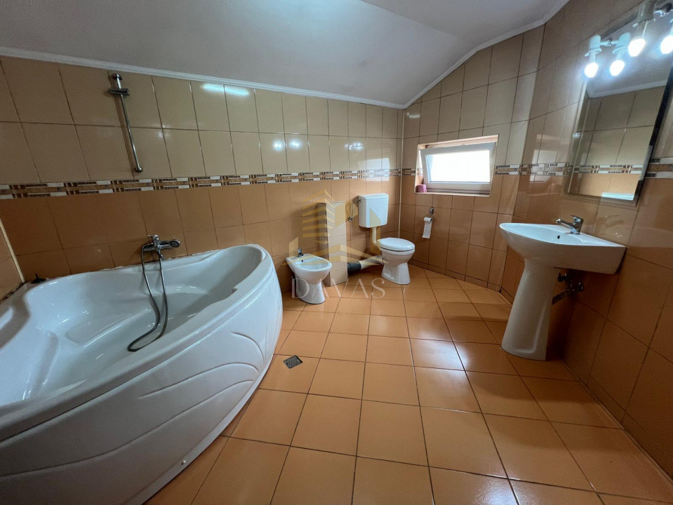 Casa cu 4 camere |  Dambul Rotund | Autogara 