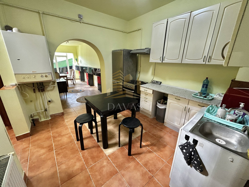 Casa individuala 4 camere de inchiriat | zona UMF | Curte | Garaj