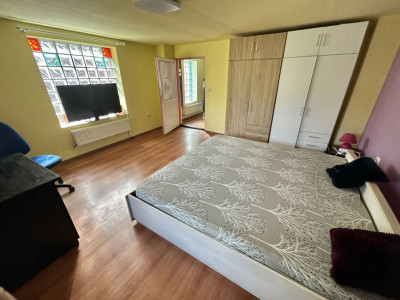 Casa individuala 4 camere de inchiriat | zona UMF | Curte | Garaj
