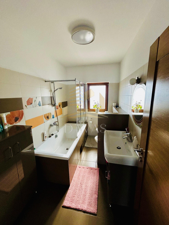 Casa tip duplex 5 camere de inchiriat | Floresti | Teren liber 210mp
