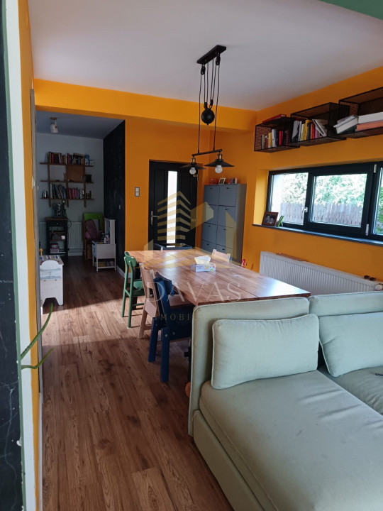 Casa tip duplex 4 camere de inchiriat | Floresti | Teren 400mp