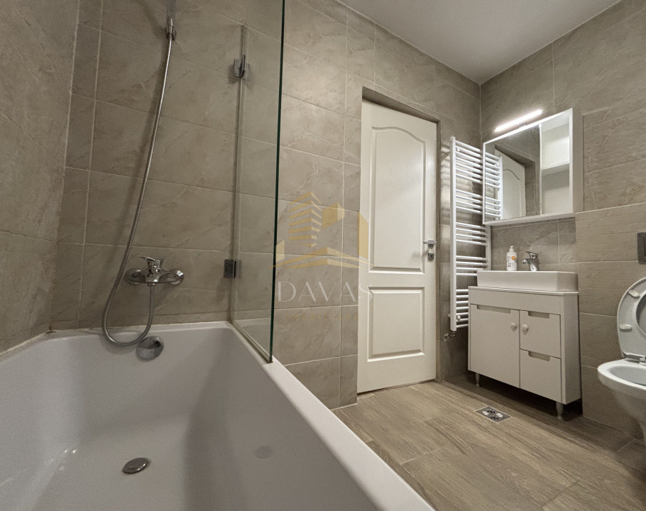 Apartament de 2 camere semidecomandat | parcare subterana | Europa 
