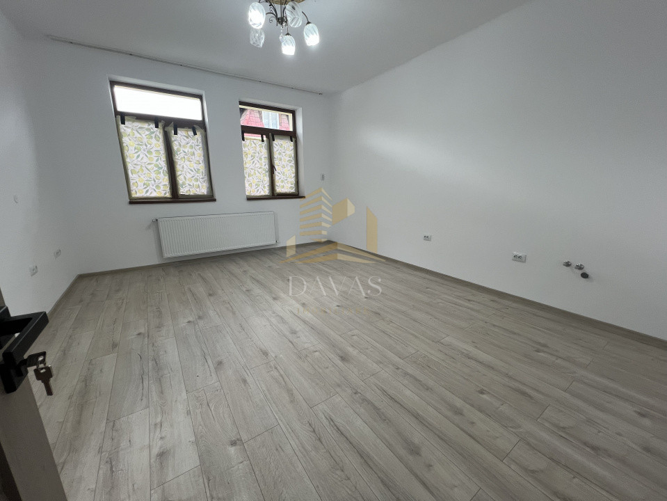 De inchiriat | Casa cu 2 camere decomandate - parcari in curte | Semicentral