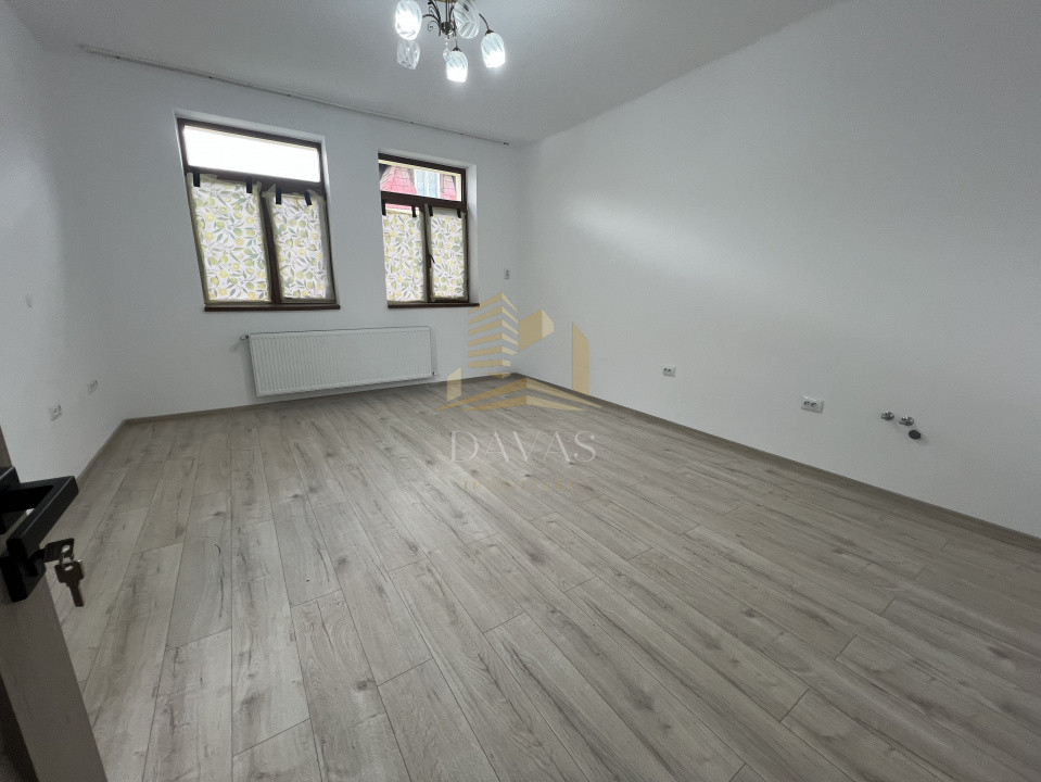 De inchiriat | Casa cu 2 camere decomandate - parcari in curte | Semicentral