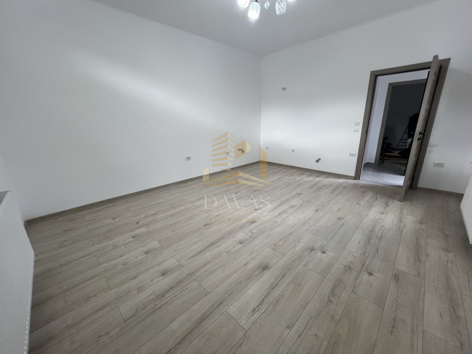De inchiriat | Casa cu 2 camere decomandate - parcari in curte | Semicentral