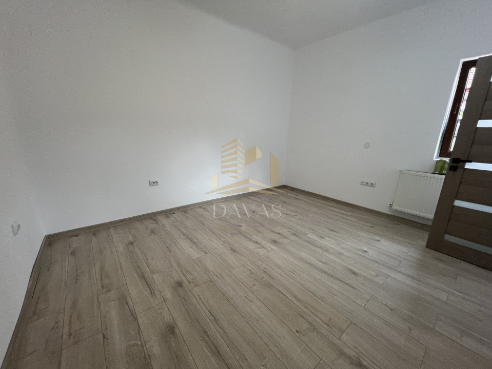 De inchiriat | Casa cu 2 camere decomandate - parcari in curte | Semicentral