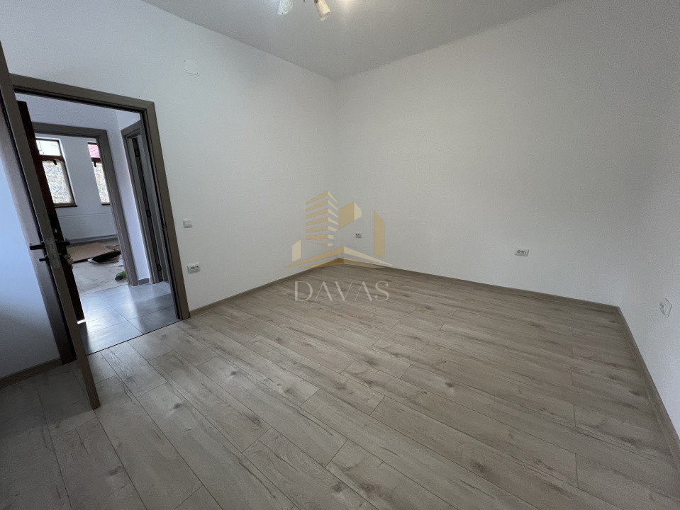De inchiriat | Casa cu 2 camere decomandate - parcari in curte | Semicentral