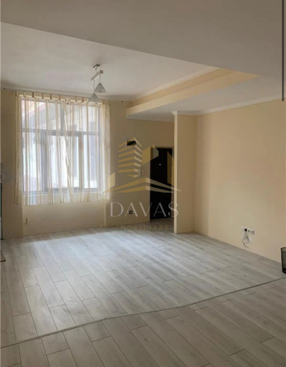 Apartament 4 camere de vanzare | Centru | Etaj intermediar