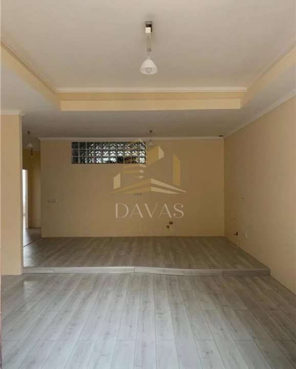 Apartament 4 camere de vanzare | Centru | Etaj intermediar