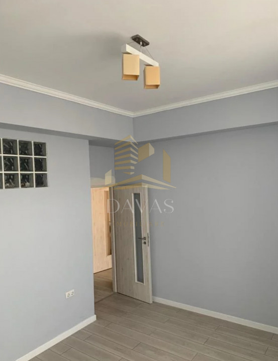 Apartament 4 camere de vanzare | Centru | Etaj intermediar