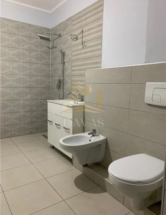 Apartament 4 camere de vanzare | Centru | Etaj intermediar