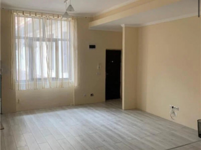 Apartament 4 camere de vanzare | Centru | Etaj intermediar