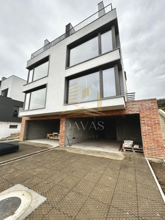 Casa tip duplex de vanzare | Voronet | Garaj Dublu | Vedere panoramica 