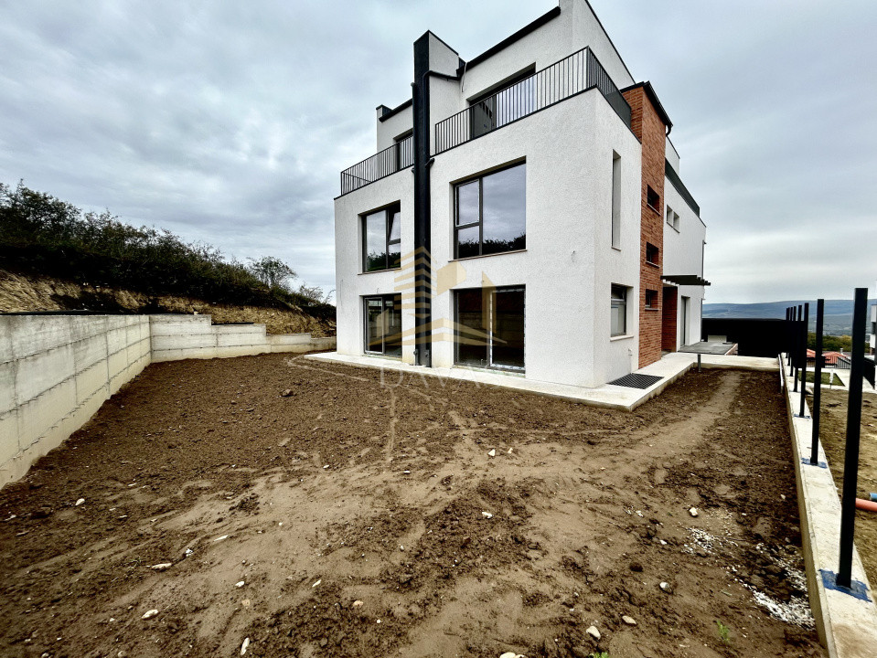 Casa tip duplex de vanzare | Voronet | Garaj Dublu | Vedere panoramica 