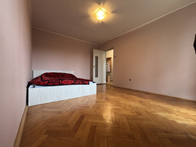 Apartament de 3 camere decomandat | Plopilor 