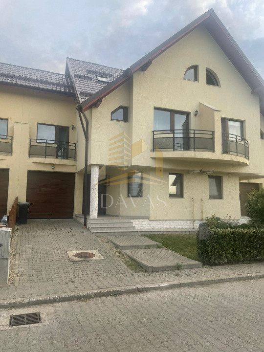 Casa de închiriat pe 3 nivele 6 camere  +curte generoas in cartierul | PANORAMA