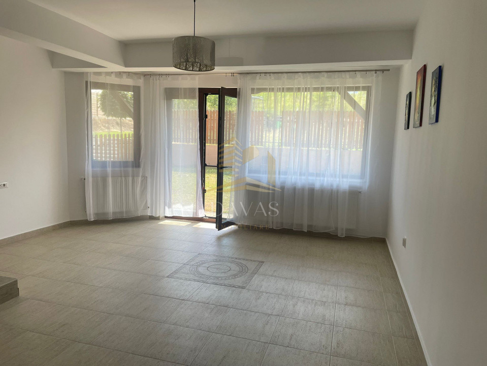 Casa de închiriat pe 3 nivele 6 camere  +curte generoas in cartierul | PANORAMA