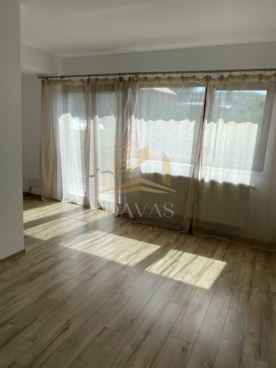 Casa de închiriat pe 3 nivele 6 camere  +curte generoas in cartierul | PANORAMA