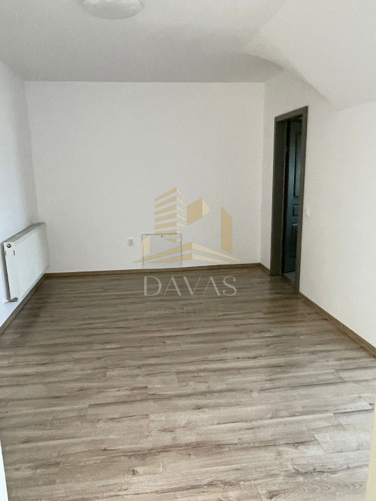 Casa de închiriat pe 3 nivele 6 camere  +curte generoas in cartierul | PANORAMA