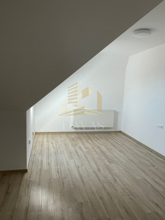 Casa de închiriat pe 3 nivele 6 camere  +curte generoas in cartierul | PANORAMA