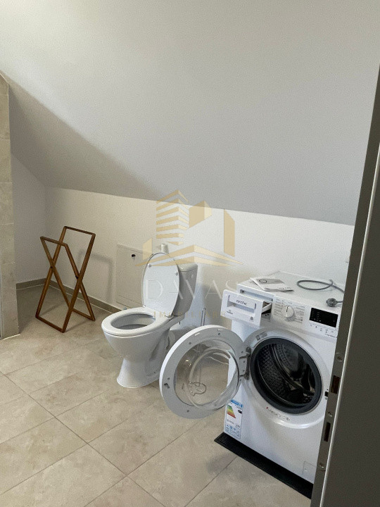 Casa de închiriat pe 3 nivele 6 camere  +curte generoas in cartierul | PANORAMA