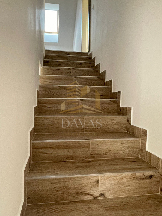 Casa de închiriat pe 3 nivele 6 camere  +curte generoas in cartierul | PANORAMA