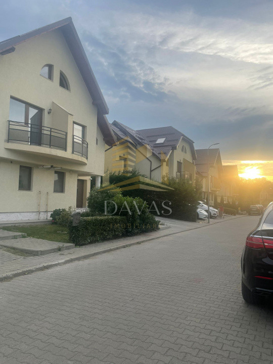 Casa de închiriat pe 3 nivele 6 camere  +curte generoas in cartierul | PANORAMA