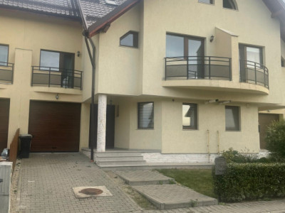 Casa de închiriat pe 3 nivele 6 camere  +curte generoas in cartierul | PANORAMA
