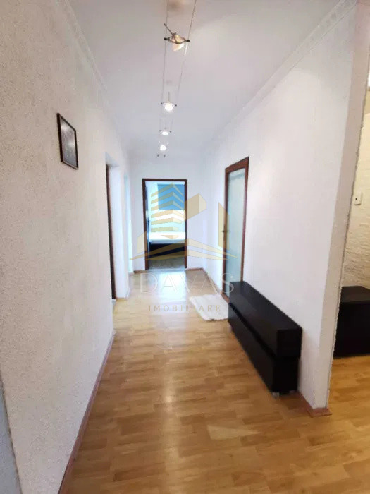 Apartament 3 camere decomandat + 2 parcări | Centru 