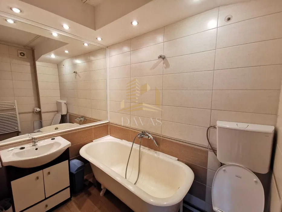 Apartament 3 camere decomandat + 2 parcări | Centru 