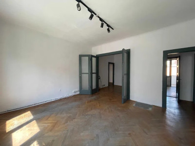 Apartament 4 camere semidecomandat | Eroilor | Centru