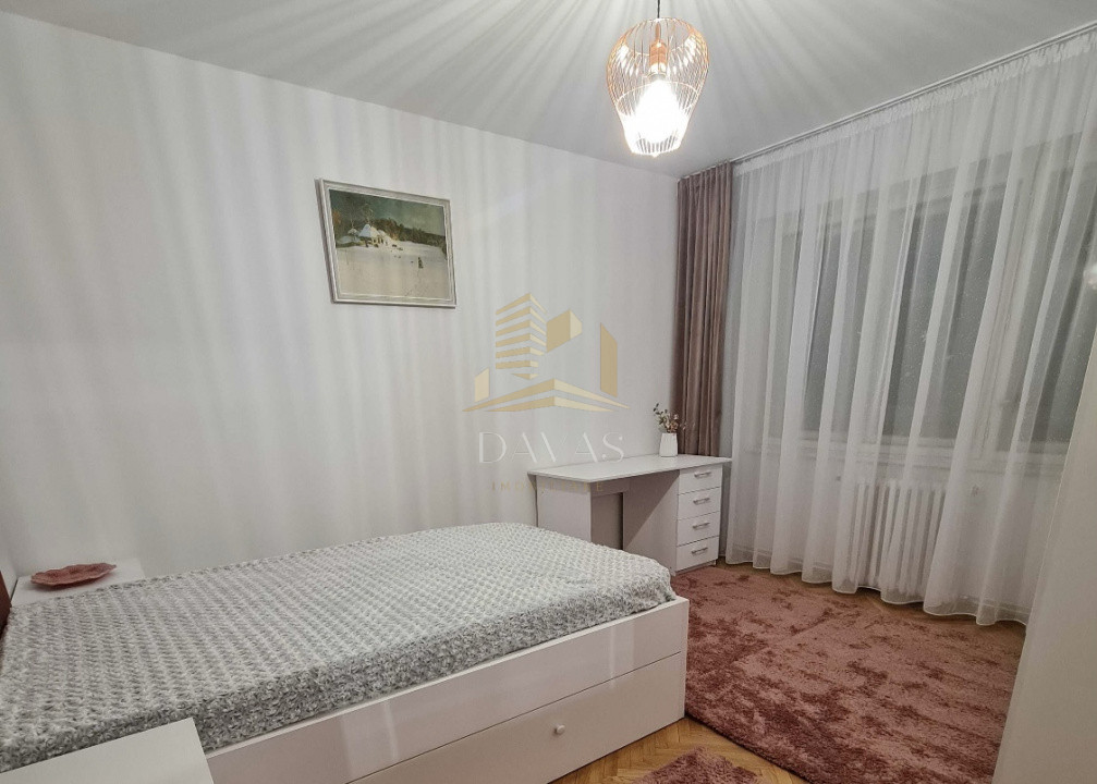 Apartament de 3 camere decomandat | Andrei Muresanu