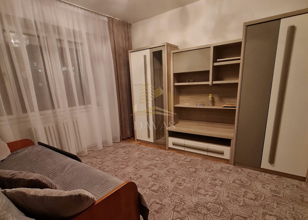 Apartament de 3 camere decomandat | Andrei Muresanu